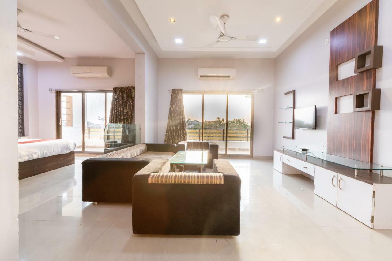 Oyo 42910 Hotel Rudra Palace Ratlam Room photo