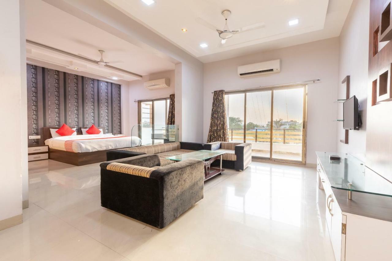 Oyo 42910 Hotel Rudra Palace Ratlam Room photo