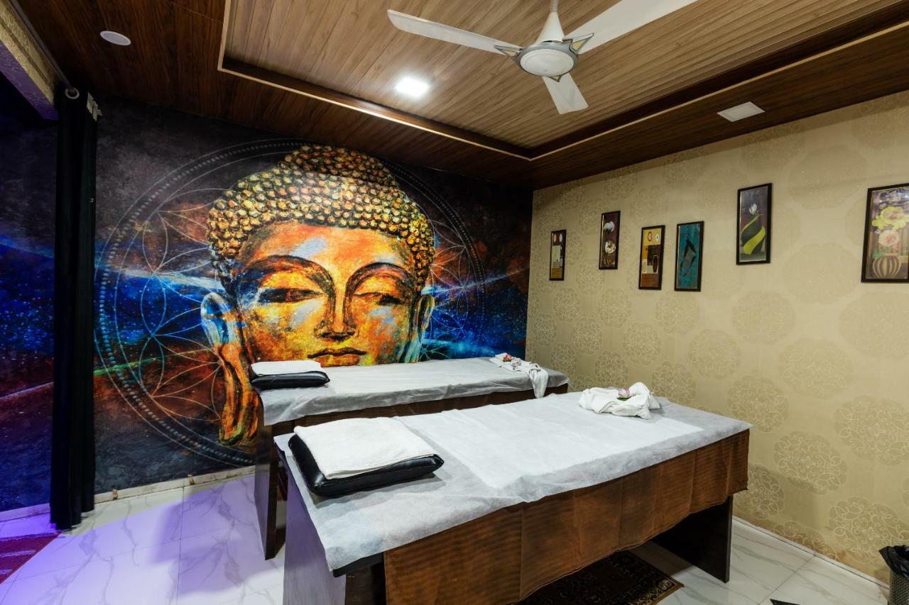 Oyo 42910 Hotel Rudra Palace Ratlam Exterior photo