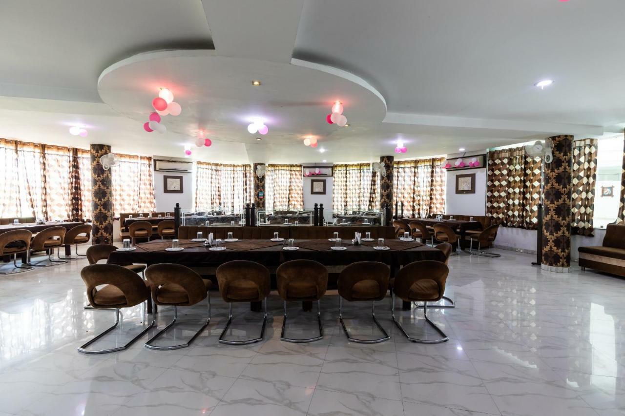 Oyo 42910 Hotel Rudra Palace Ratlam Exterior photo