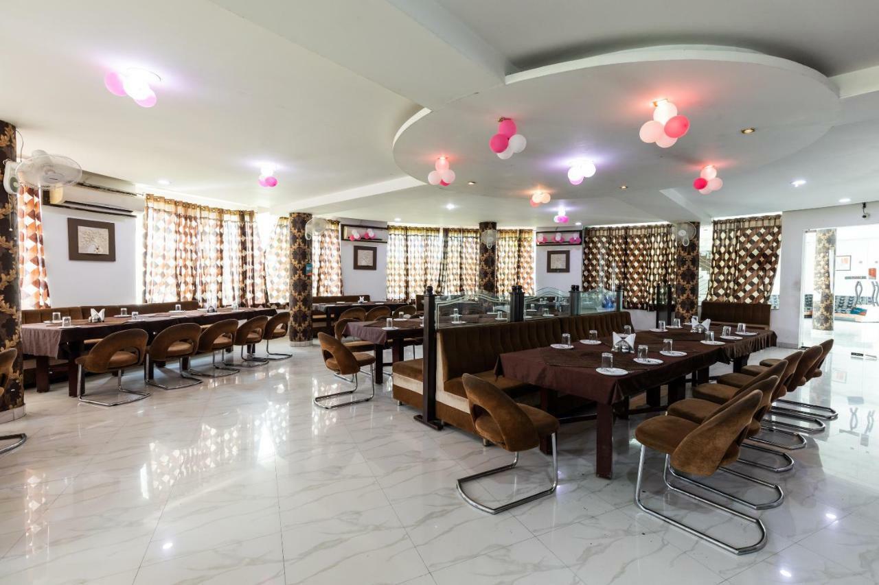 Oyo 42910 Hotel Rudra Palace Ratlam Exterior photo