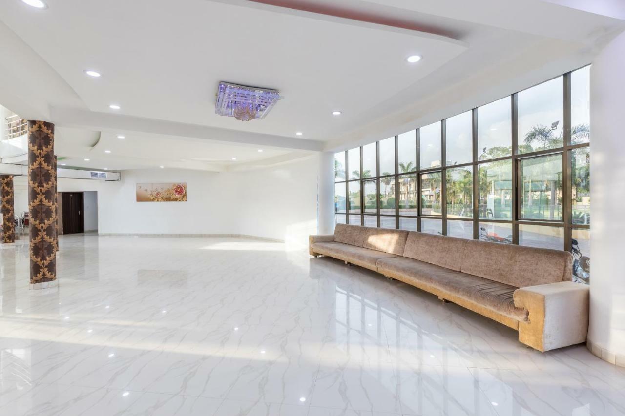 Oyo 42910 Hotel Rudra Palace Ratlam Exterior photo