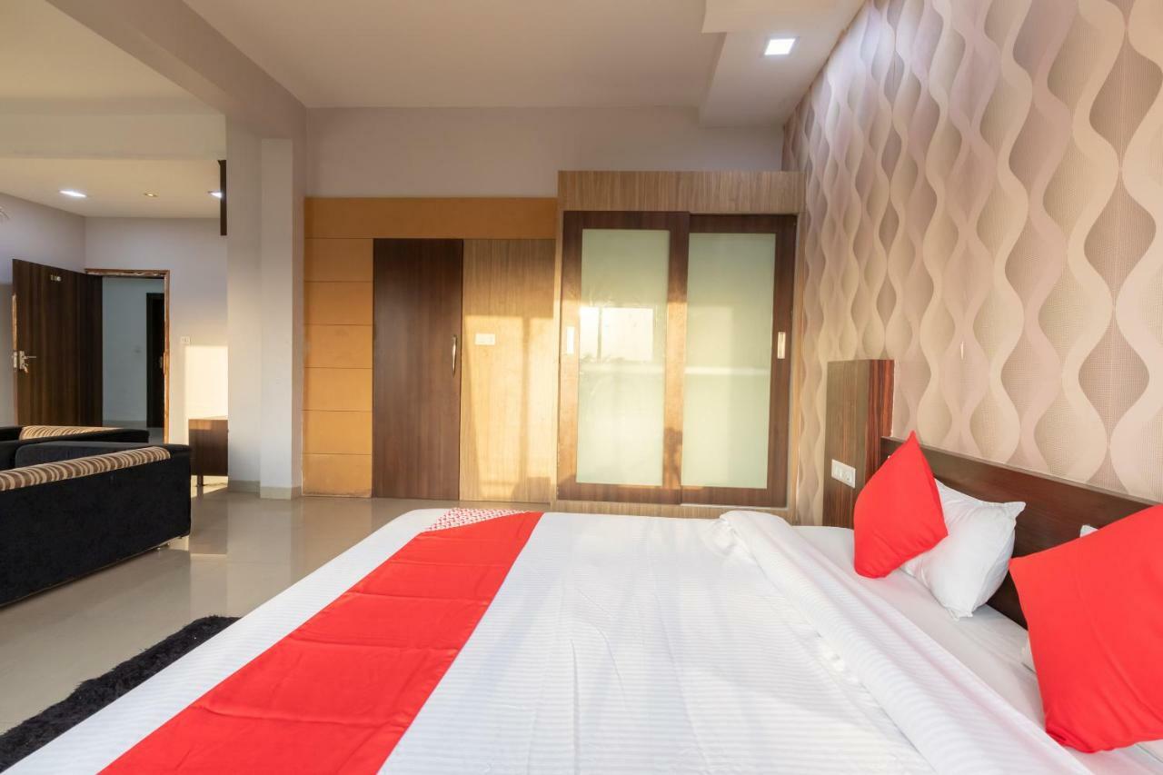 Oyo 42910 Hotel Rudra Palace Ratlam Exterior photo